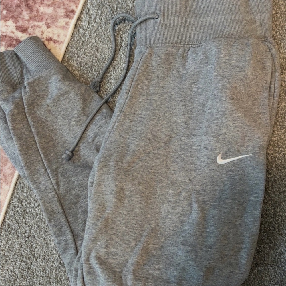 Nike Women’s Heather Gray Sweatpants